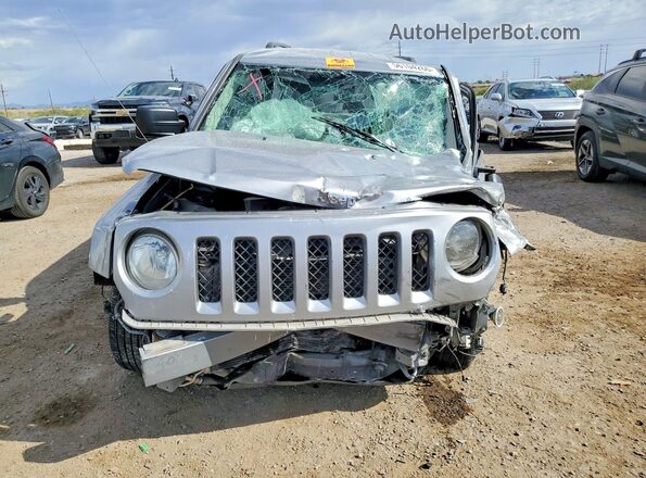 1C4NJPBA7HD140584 2017 JEEP PATRIOT Silver Вид спереду