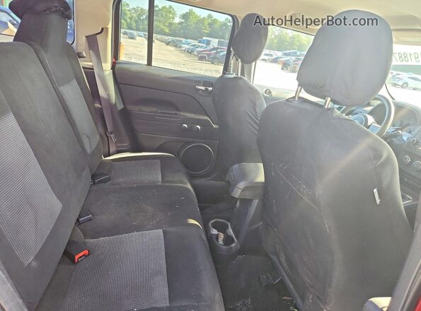 1C4NJPBA8GD726225 2016 JEEP PATRIOT Maroon უკანა სალონის ხედი