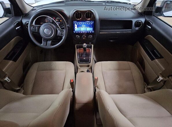 1C4NJPBA9GD609334 2016 JEEP PATRIOT Белый Вид панели приборов