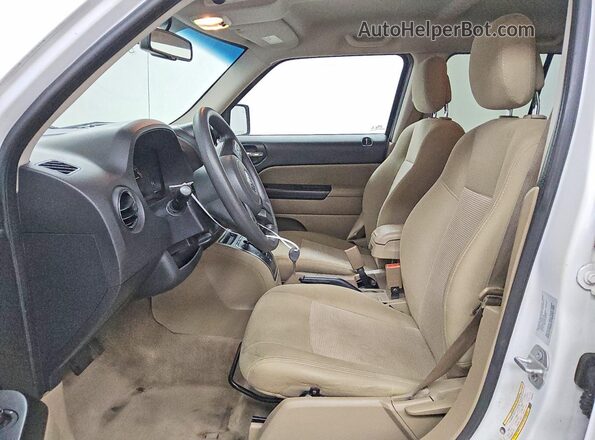 1C4NJPBA9GD609334 2016 JEEP PATRIOT Белый Вид салона спереди