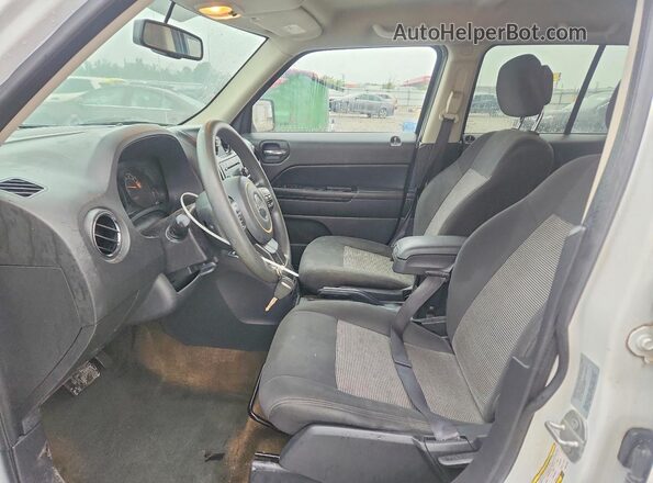 1C4NJPBA9GD811395 2016 JEEP PATRIOT Белый Вид салона спереди
