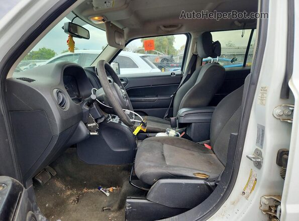 1C4NJPBAXGD753636 2016 JEEP PATRIOT White Widok wnętrza z przodu