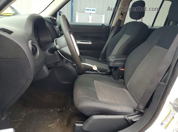 1C4NJPBAXHD157749 2017 JEEP PATRIOT White Vista interior delantera