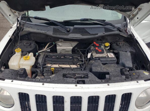 1C4NJPBAXHD157749 2017 JEEP PATRIOT White Vista del compartimento del motor