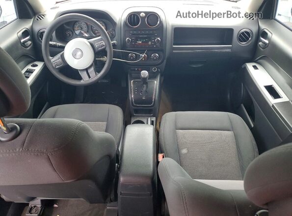 1C4NJPBAXHD157749 2017 JEEP PATRIOT White Vista del salpicadero