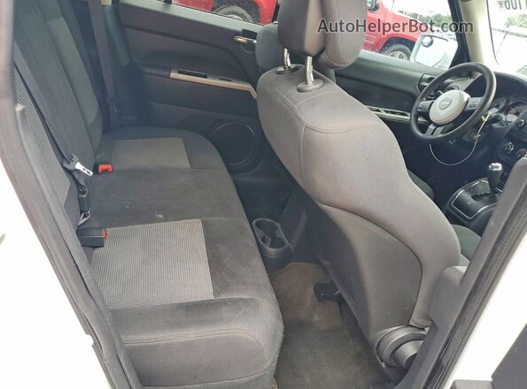 1C4NJPBAXHD157749 2017 JEEP PATRIOT White Vista interior trasera