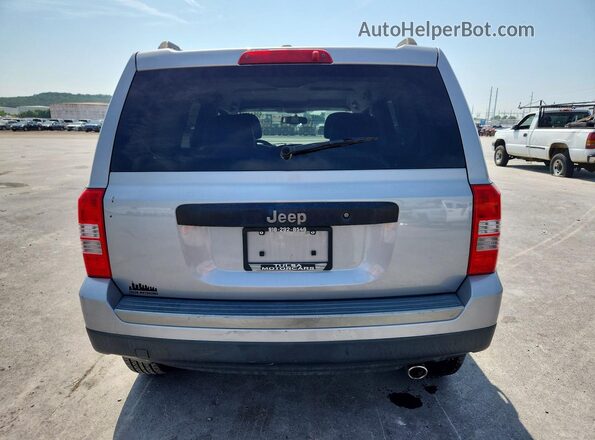 1C4NJPBAXHD161865 2017 JEEP PATRIOT Silver Vista trasera