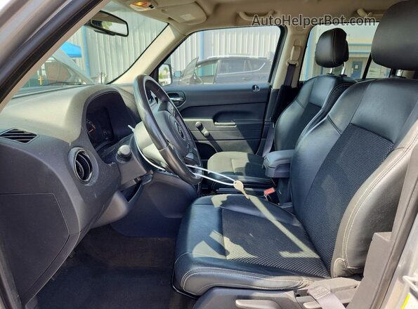 1C4NJPBAXHD161865 2017 JEEP PATRIOT Silver Vista interior delantera