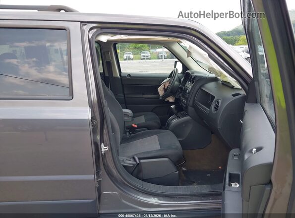 1C4NJPBB0GD738572 2016 JEEP PATRIOT Gray Вид салону спереду