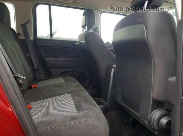 1C4NJPBB3GD699654 2016 JEEP PATRIOT Red Вид задньої частини салону