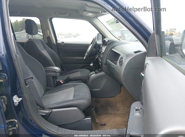 1C4NJPBB6GD676241 2016 JEEP PATRIOT Navy Front interior view