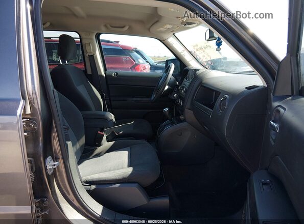 1C4NJPBB7GD775280 2016 JEEP PATRIOT Серый Вид салона спереди