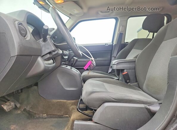 1C4NJPBB9GD801636 2016 JEEP PATRIOT Black Front interior view