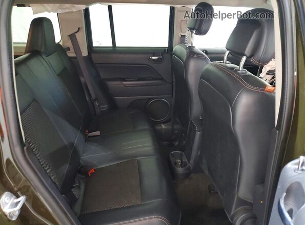1C4NJPBBXGD776570 2016 JEEP PATRIOT Green Vista interior trasera