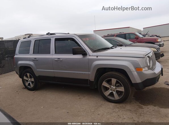 1C4NJPFA0HD157463 2017 JEEP PATRIOT Серебряный Вид задней части салона