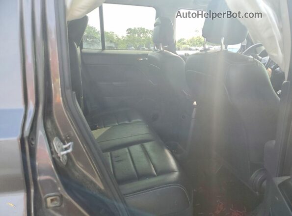 1C4NJPFA1GD589221 2016 JEEP PATRIOT Gray Widok wnętrza z tyłu