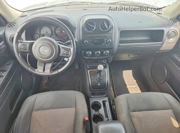 1C4NJPFA4GD582280 2016 JEEP PATRIOT Серебряный Вид панели приборов