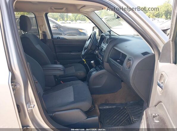 1C4NJPFA4HD148684 2017 JEEP PATRIOT Silver Սալոնի դիմացի տեսք