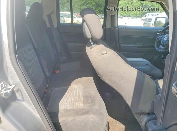 1C4NJPFA5GD754526 2016 JEEP PATRIOT Silver Vista interior trasera