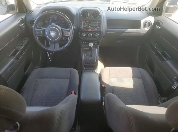 1C4NJPFA5GD754526 2016 JEEP PATRIOT Silver Vista del salpicadero