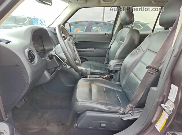 1C4NJPFA6GD507063 2016 JEEP PATRIOT Gray Вид салону спереду