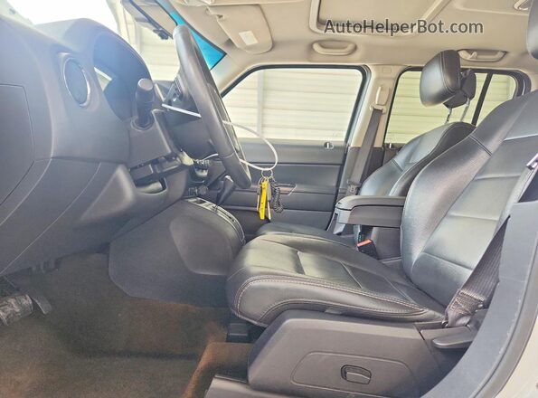 1C4NJPFA8GD643467 2016 JEEP PATRIOT White Vista interior delantera