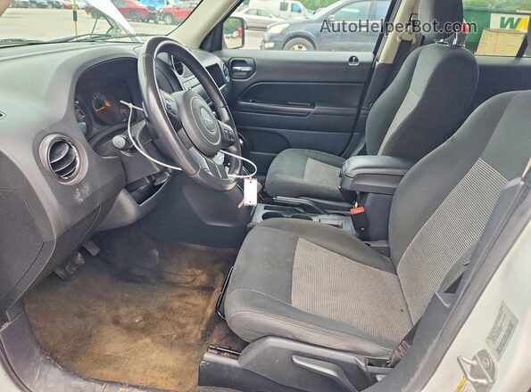 1C4NJPFB3GD569979 2016 JEEP PATRIOT White Вид салону спереду