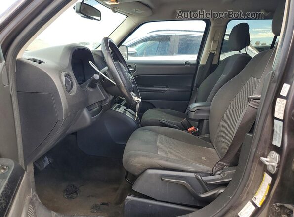 1C4NJPFB4GD813753 2016 JEEP PATRIOT Gray Front interior view