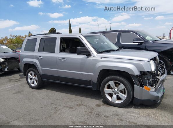 1C4NJPFB4GD813834 2016 JEEP PATRIOT Серебряный Вид задней части салона