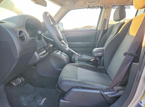1C4NJRBB0GD512219 2016 JEEP PATRIOT Silver Вид салону спереду