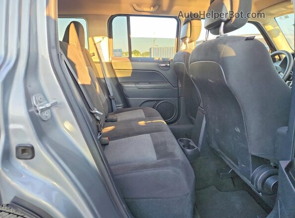 1C4NJRBB0GD512219 2016 JEEP PATRIOT Silver Вид задньої частини салону