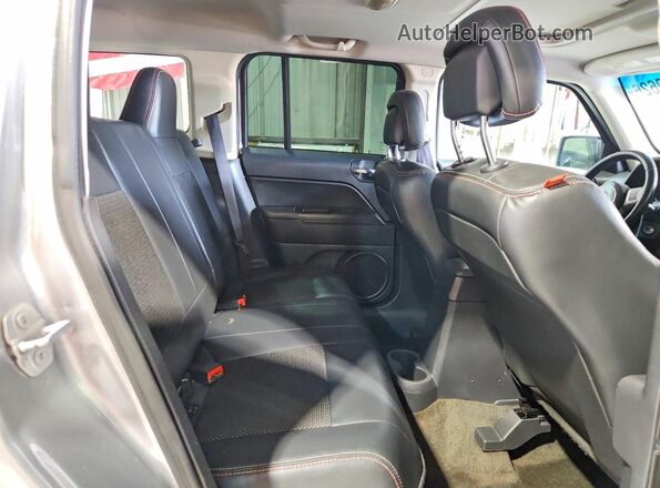 1C4NJRBB0GD753147 2016 JEEP PATRIOT Серебряный Вид задней части салона