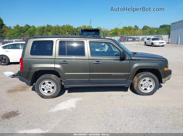 1C4NJRBB1GD512049 2016 JEEP PATRIOT Зеленый Вид задней части салона