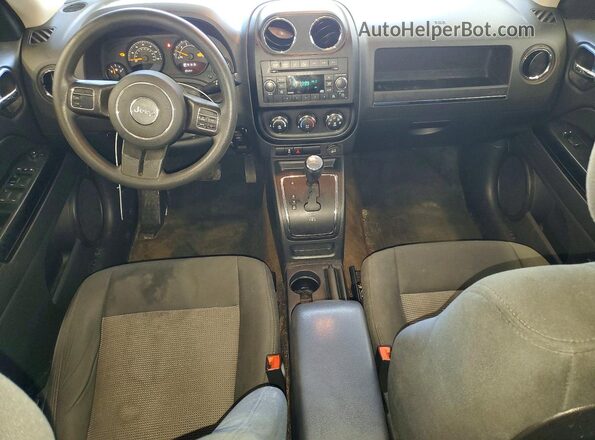 1C4NJRBB4GD650779 2016 JEEP PATRIOT White Vista del salpicadero