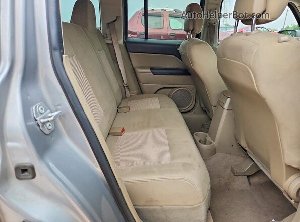 1C4NJRBB4GD714514 2016 JEEP PATRIOT Silver Вид задніх сидінь