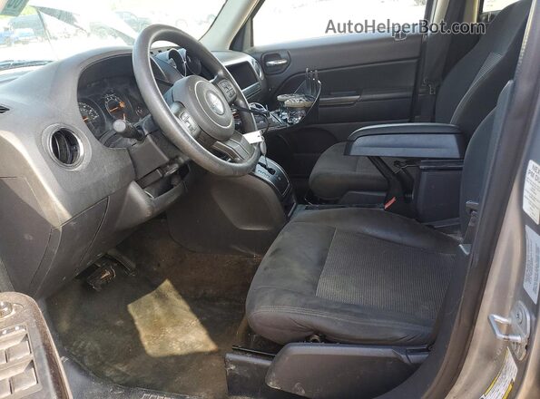 1C4NJRBB4GD778438 2016 JEEP PATRIOT Silver Front interior view