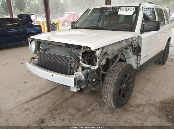 1C4NJRBB4HD138876 2017 JEEP PATRIOT White Widok z przodu