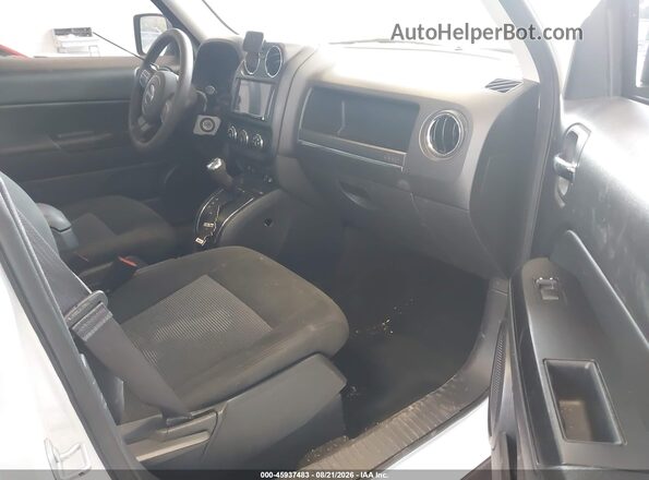 1C4NJRBB4HD138876 2017 JEEP PATRIOT White Widok wnętrza z przodu