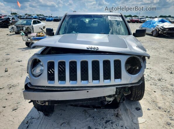 1C4NJRBB4HD159680 2017 JEEP PATRIOT Silver Widok z przodu