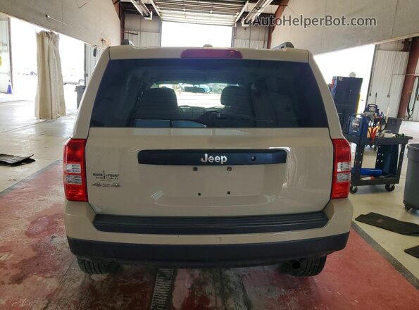 1C4NJRBB4HD210708 2017 JEEP PATRIOT Tan Rear view