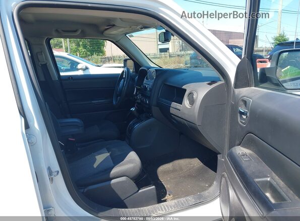 1C4NJRBB5GD534409 2016 JEEP PATRIOT White Vista interior delantera