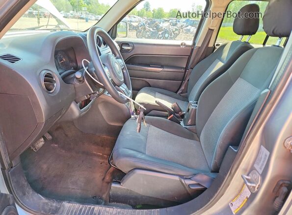 1C4NJRBB7HD143814 2017 JEEP PATRIOT Gray Vista interior delantera
