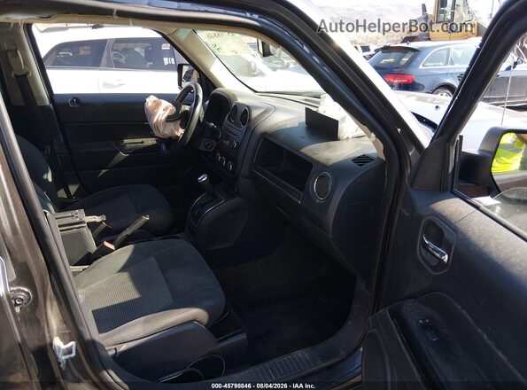 1C4NJRBB8GD614528 2016 JEEP PATRIOT Gray Front interior view