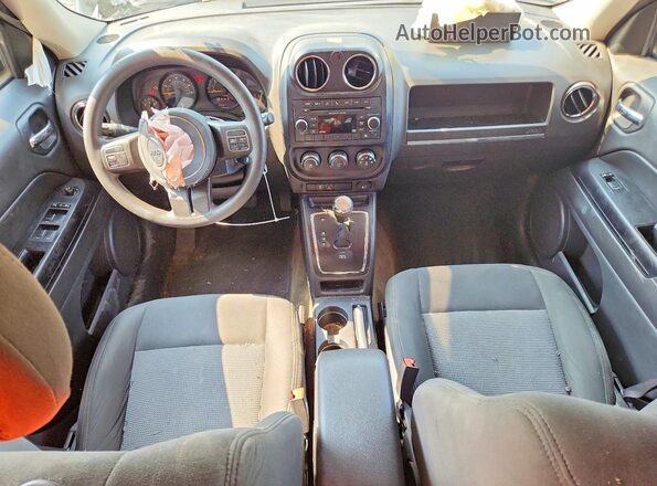 1C4NJRBB8GD779107 2016 JEEP PATRIOT Gray Dashboard view