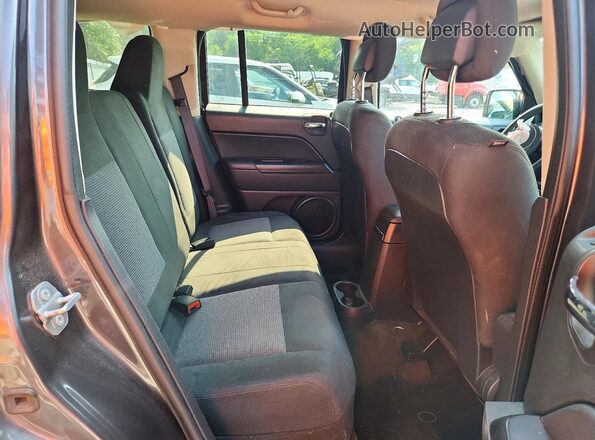 1C4NJRBB8GD779107 2016 JEEP PATRIOT Gray Rear interior view
