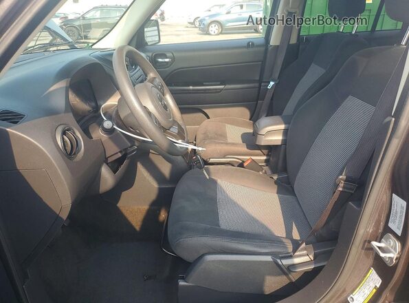 1C4NJRBB9GD618071 2016 JEEP PATRIOT Gray Вид салону спереду