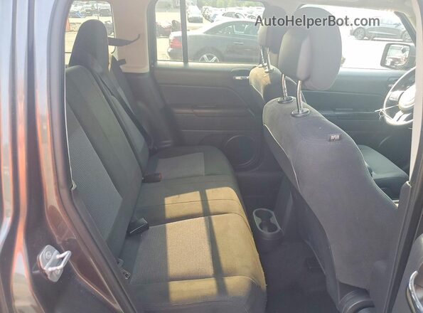 1C4NJRBB9GD618071 2016 JEEP PATRIOT Gray Вид задньої частини салону