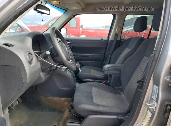 1C4NJRBB9GD671997 2016 JEEP PATRIOT Серебряный Вид салона спереди
