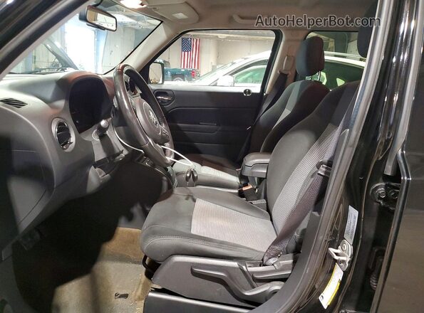 1C4NJRFB0GD708347 2016 JEEP PATRIOT Black Front interior view