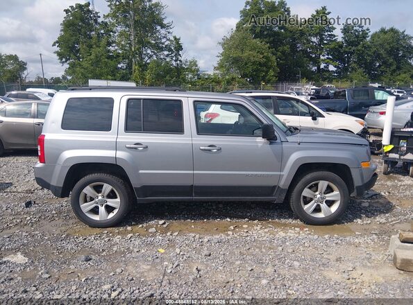 1C4NJRFB0HD174204 2017 JEEP PATRIOT Gray Vista interior trasera